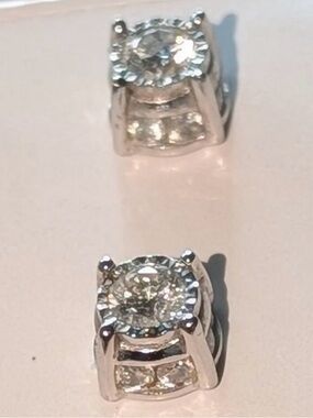 14 kt white gold and .95 - 1.02 cts of natural diamonds halo earrings